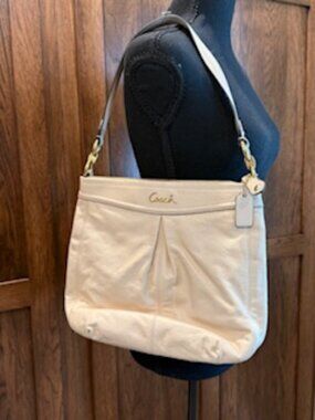 Coach Beige Leather Hobo Shoulder Bag – Classic & Versatile